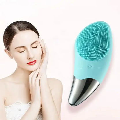 Close-up of the SEMINO deep cleansing scrubber showing its soft bristles and ergonomic design for comfortable facial care.