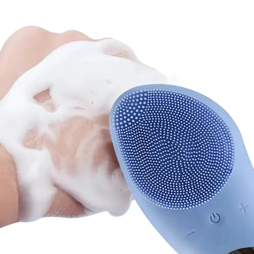 Woman using the SEMINO face scrubber massager brush on her skin, removing impurities and improving skin texture.